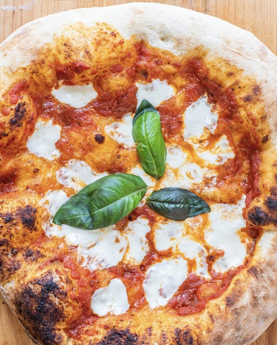 Margherita on the charcoal base