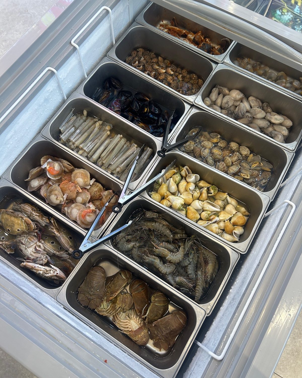 Live seafood trays on ice at Family Hakata, Ang Mo Kio