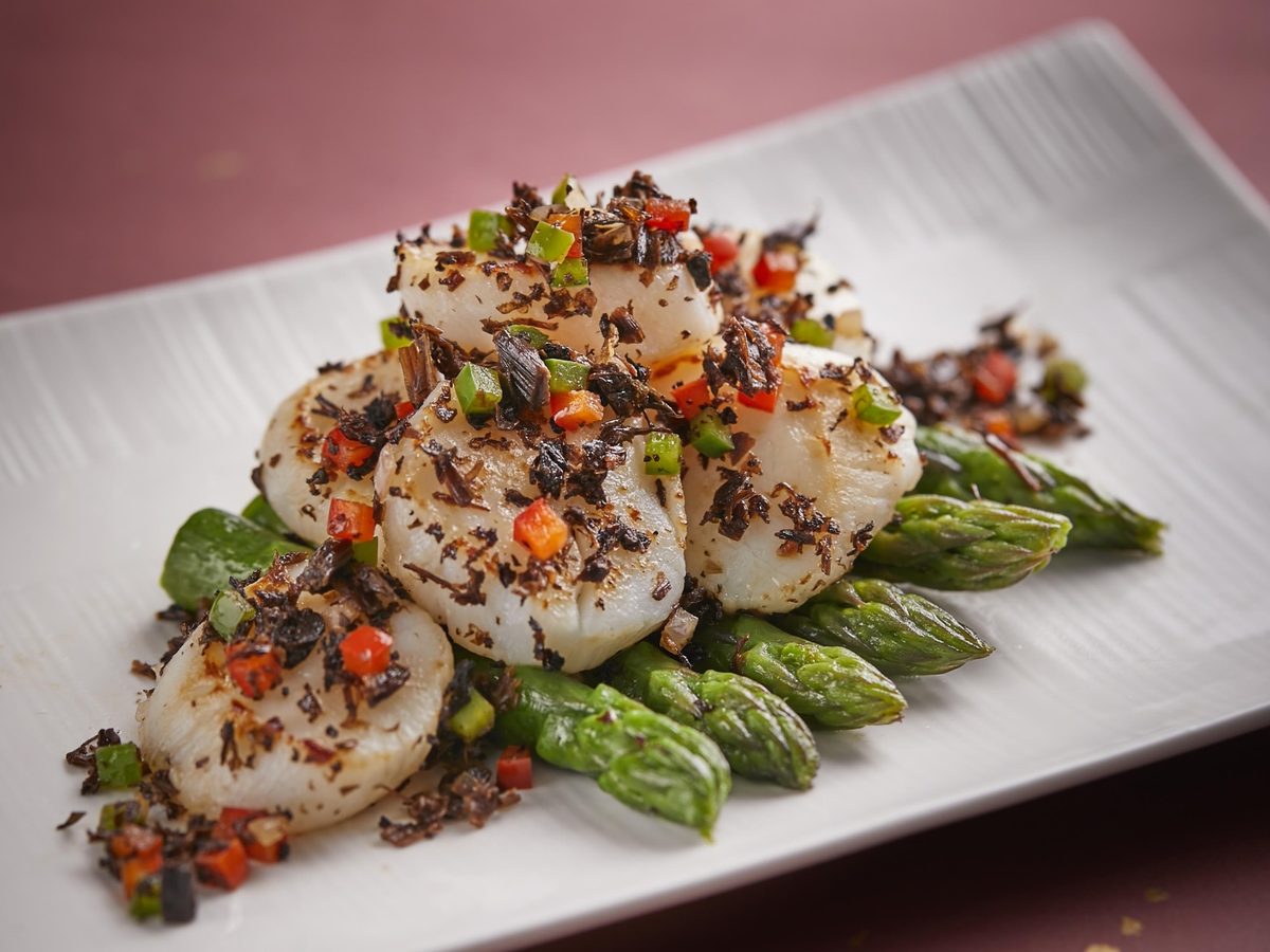 Sautéed scallops with preserved mei cai and asparagus at Imperial Treasure Moutai House