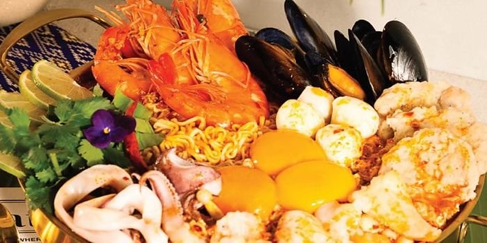Tom yum seafood hotpot at 2GATHER