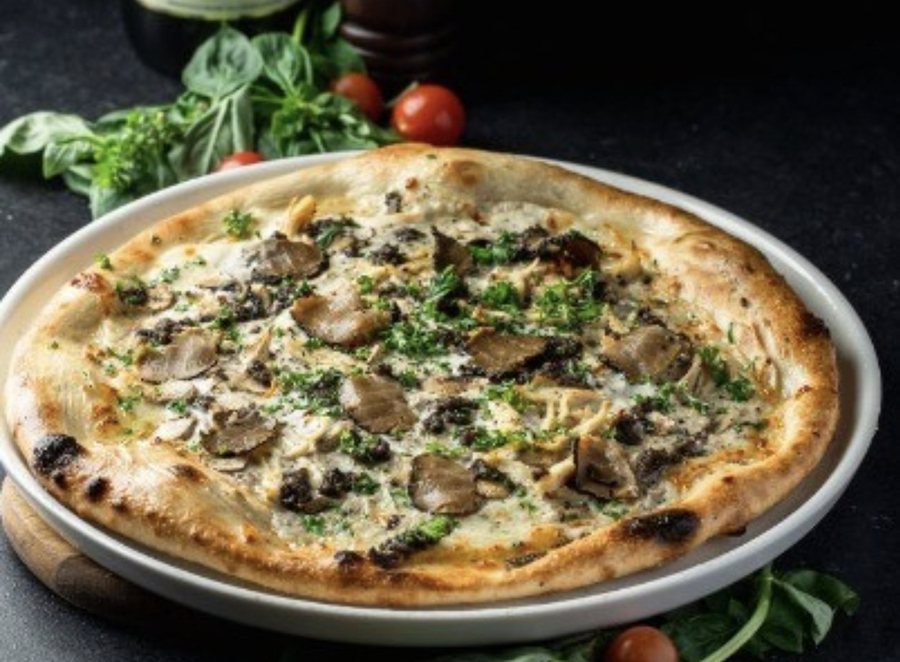 Pollo Tartufo, the truffle and mushroom pizza