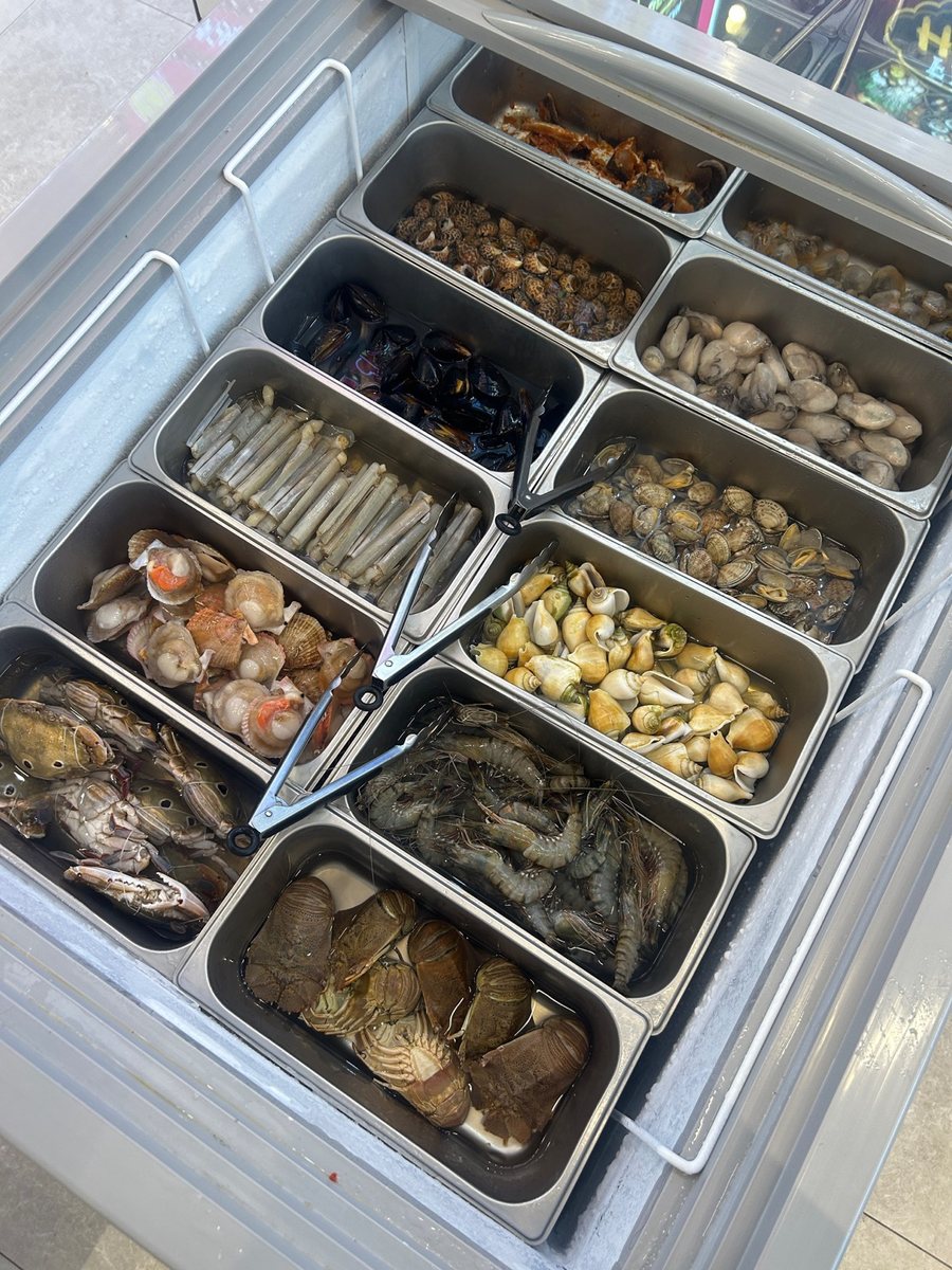 Live seafood at Family Hakata