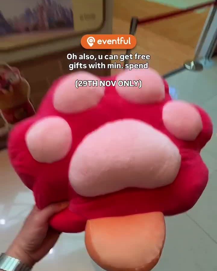 Red paw-shaped Zootopia throw pillow, a gift with purchase at the MINISO VivoCity pop-up