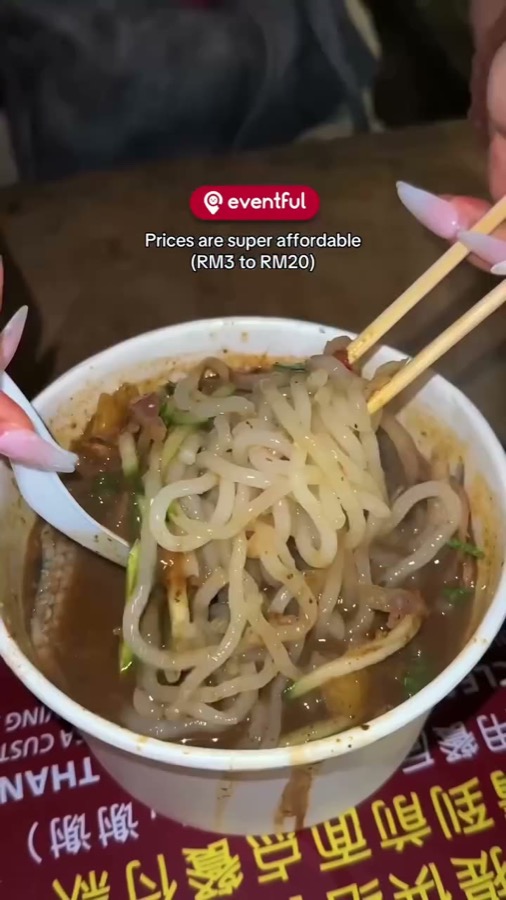 A bowl of laksa with thick rice noodles from a stall at Taman Connaught Night Market